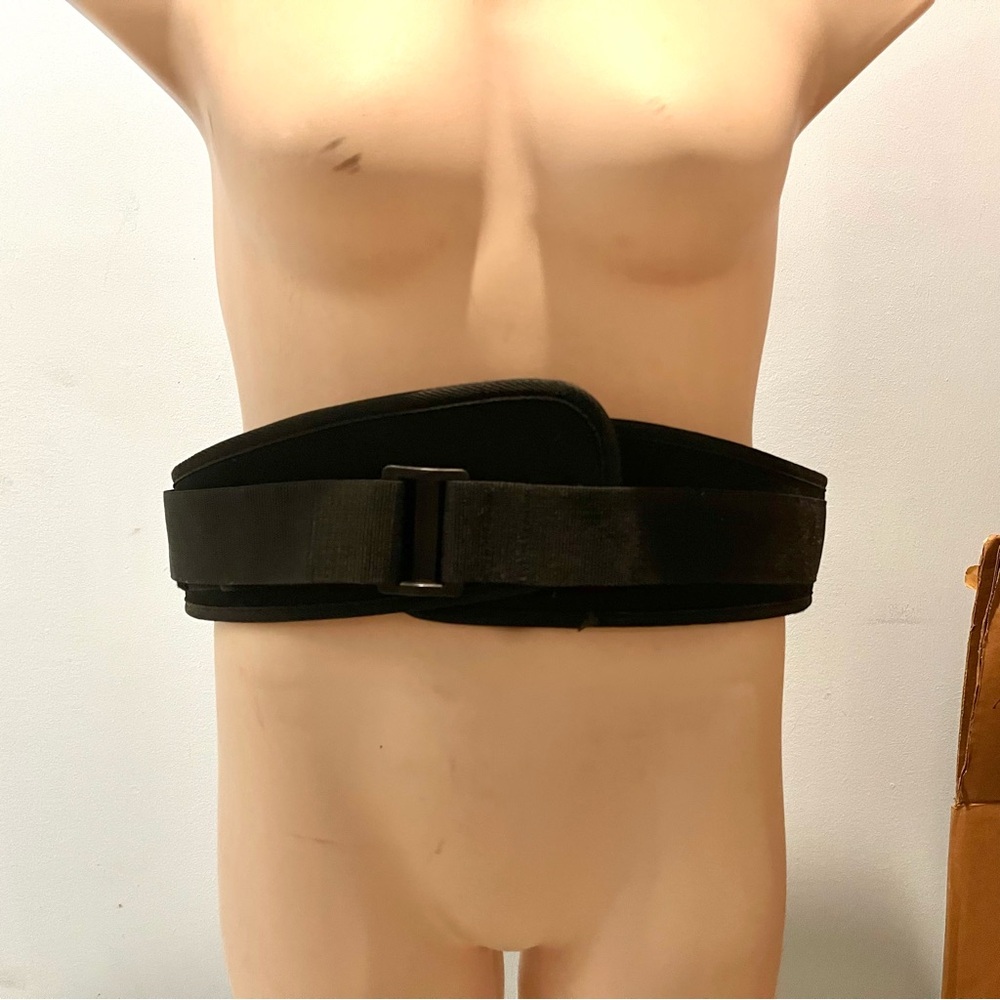 Like New Athletic Works 33” - 39” Large Weight Lifting Belt from Altus Athletic